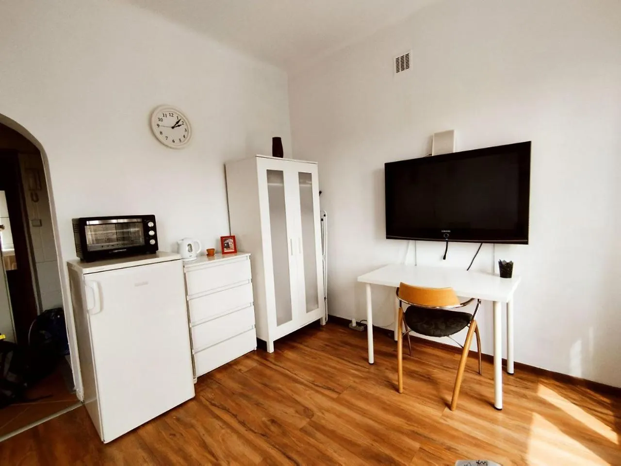 Cozy Studio At Plac Konstytucji Warschau 0*,  Polen